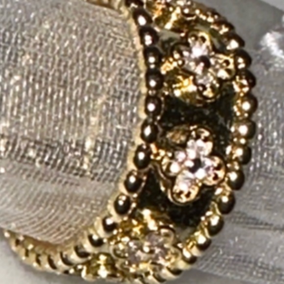 Stainless steel flower ring brand new - Picture 6 of 13